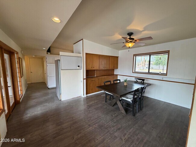 Building Photo - 717 E Granada Dr