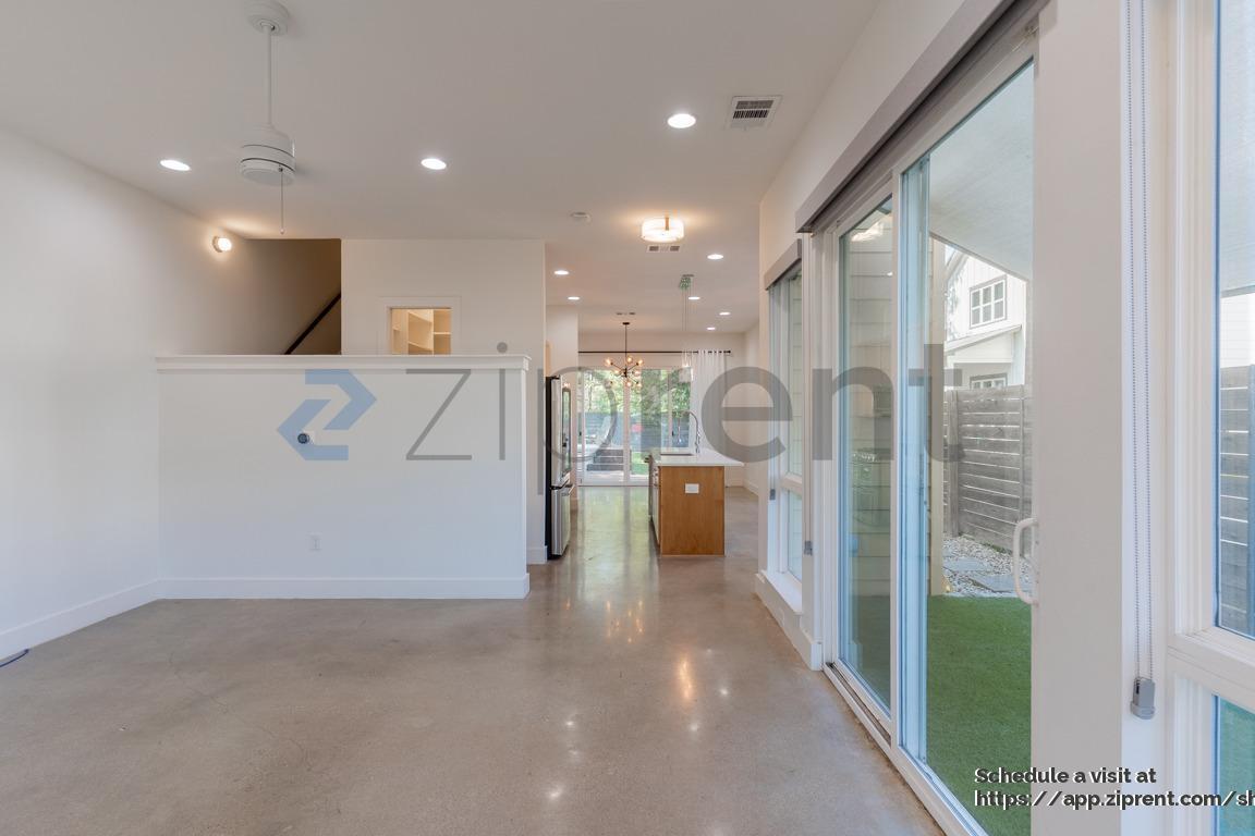 Building Photo - 3133 Govalle Ave