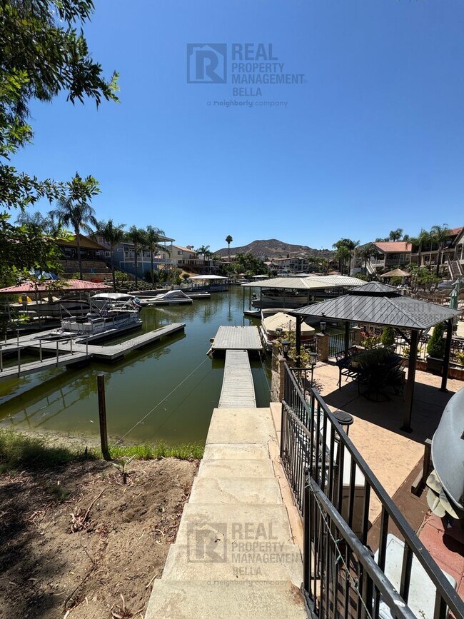Building Photo - Waterfront Living in Canyon Lake!