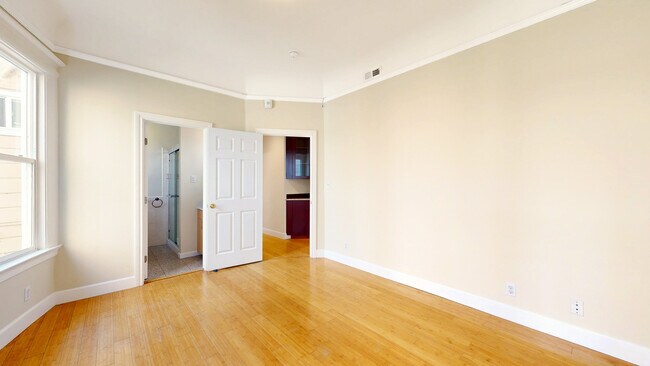 Building Photo - 1627 Clay St