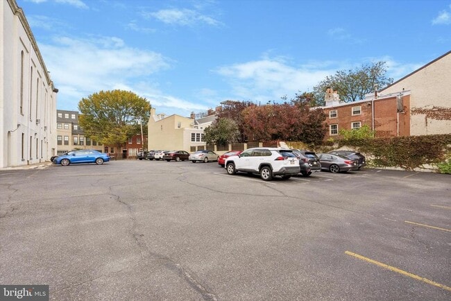 Building Photo - 246 Fitzwater St