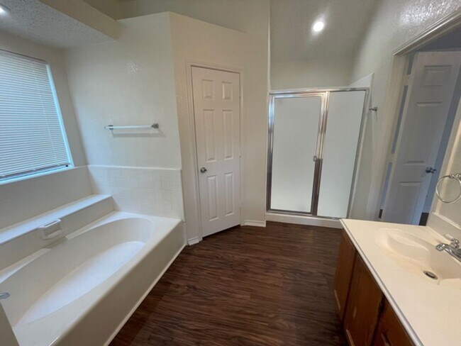 Building Photo - Nice 1 Story Home in Grand Prairie in Dall...