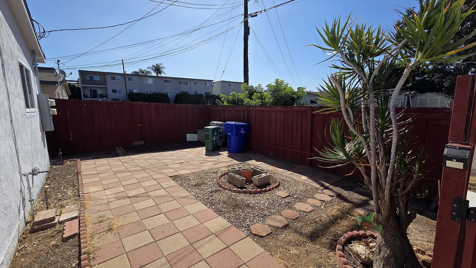 Building Photo - 4134 Fond du Lac Ave