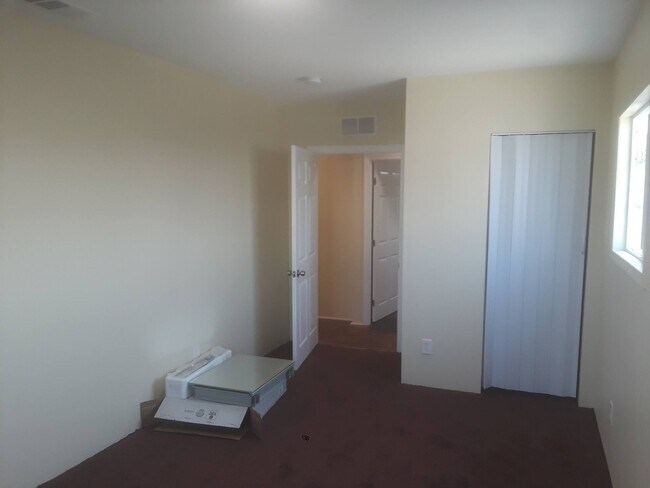 Bedroom 4 - 1640 W Vernon Ave