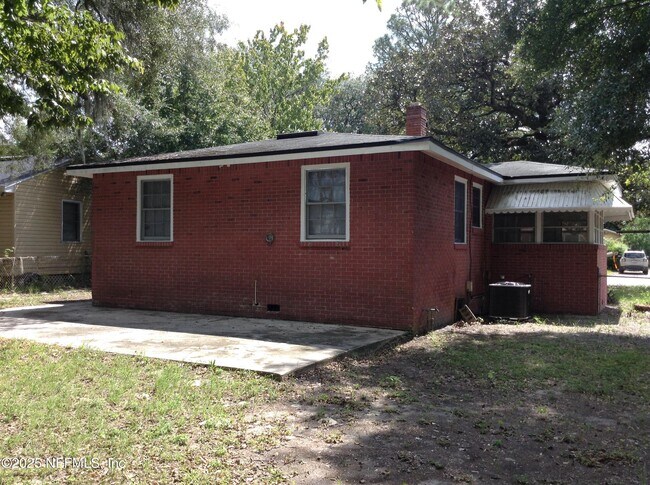 Building Photo - 1213 Kenmore St