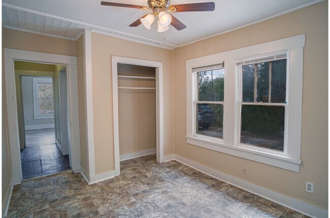 Building Photo - 3/1