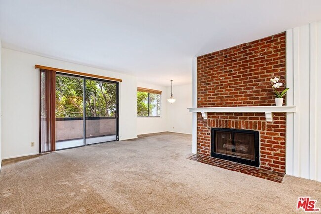 Building Photo - 306 Bora Way