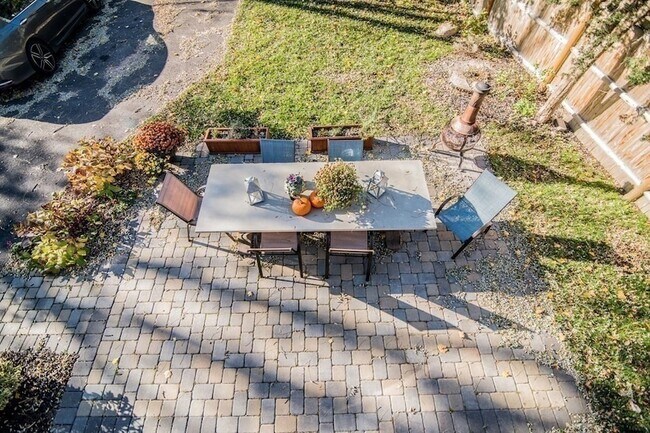 Building Photo - 757 Washington St