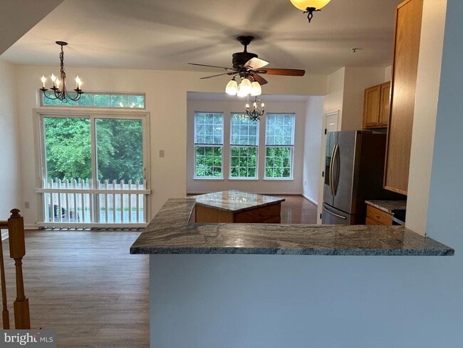 Building Photo - 1327 Lewis Ln