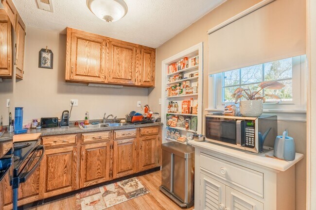 Building Photo - 104 Sharyn Ln