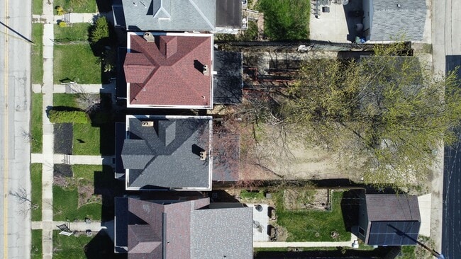 Building Photo - 402 Woodland Ave