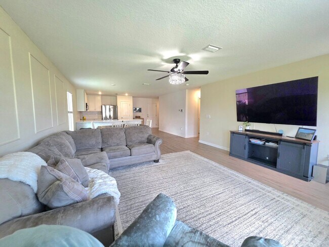 Building Photo - 4639 Carlstrom Ln