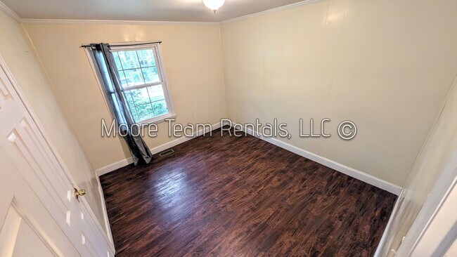Building Photo - 3 Bed / 1 Bath House