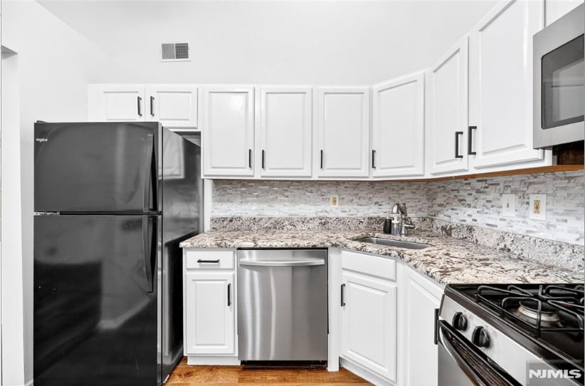 Building Photo - 556 Holly Ct