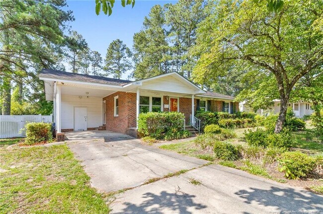 Building Photo - 2815 Skycrest Dr