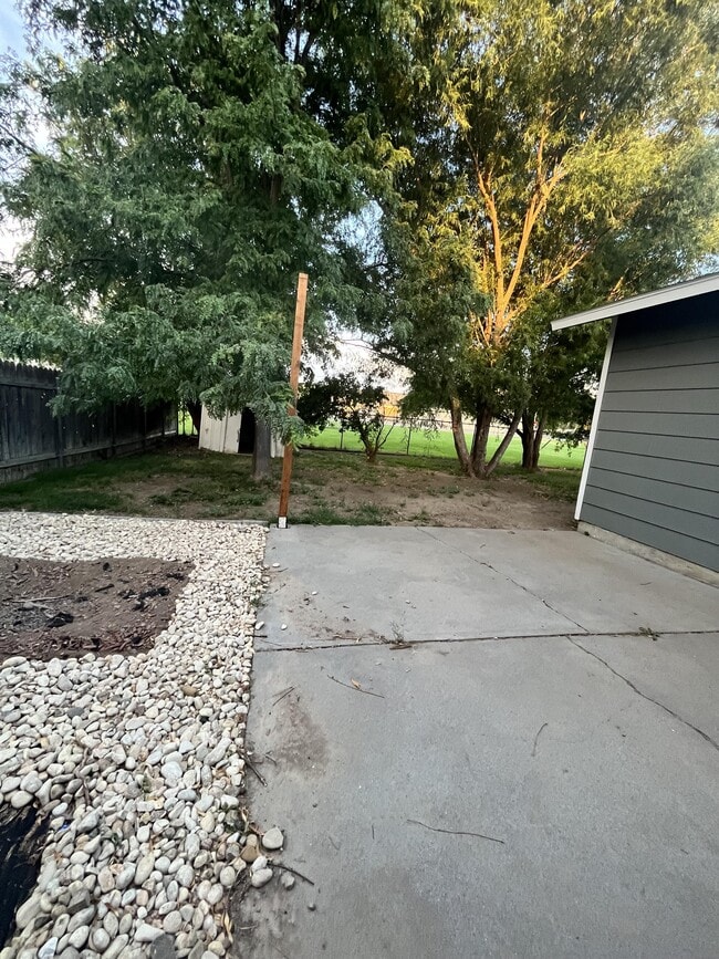 Building Photo - 1240 N 2nd E