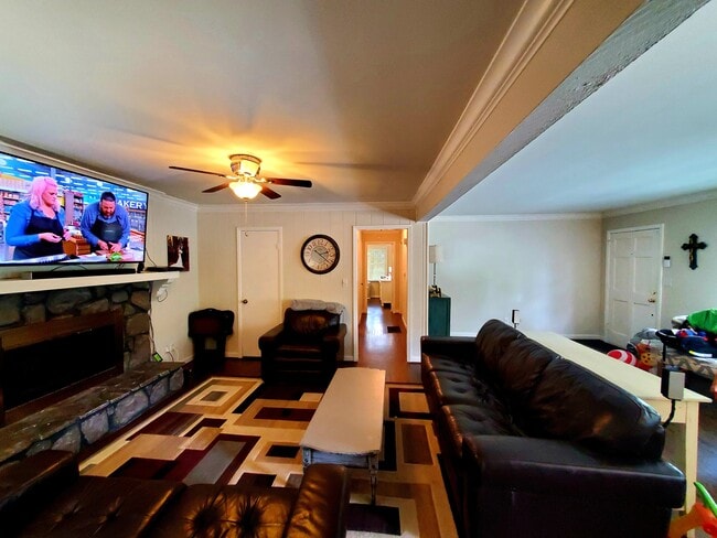 Building Photo - 412 Maiden Ln