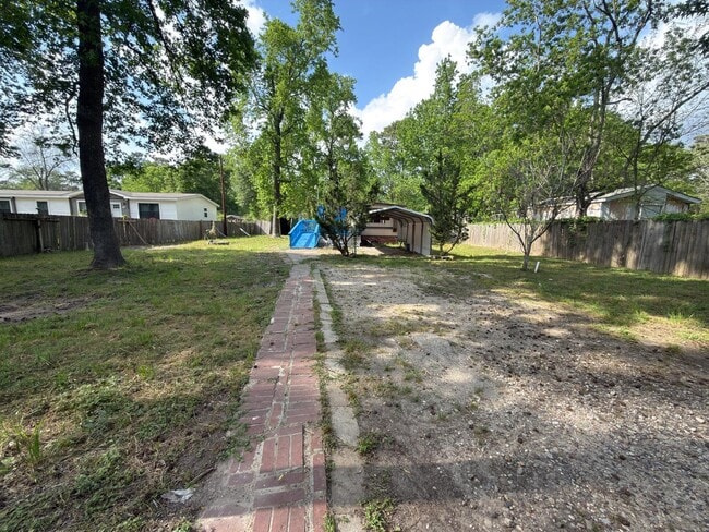 Building Photo - 109 Birchwood Dr