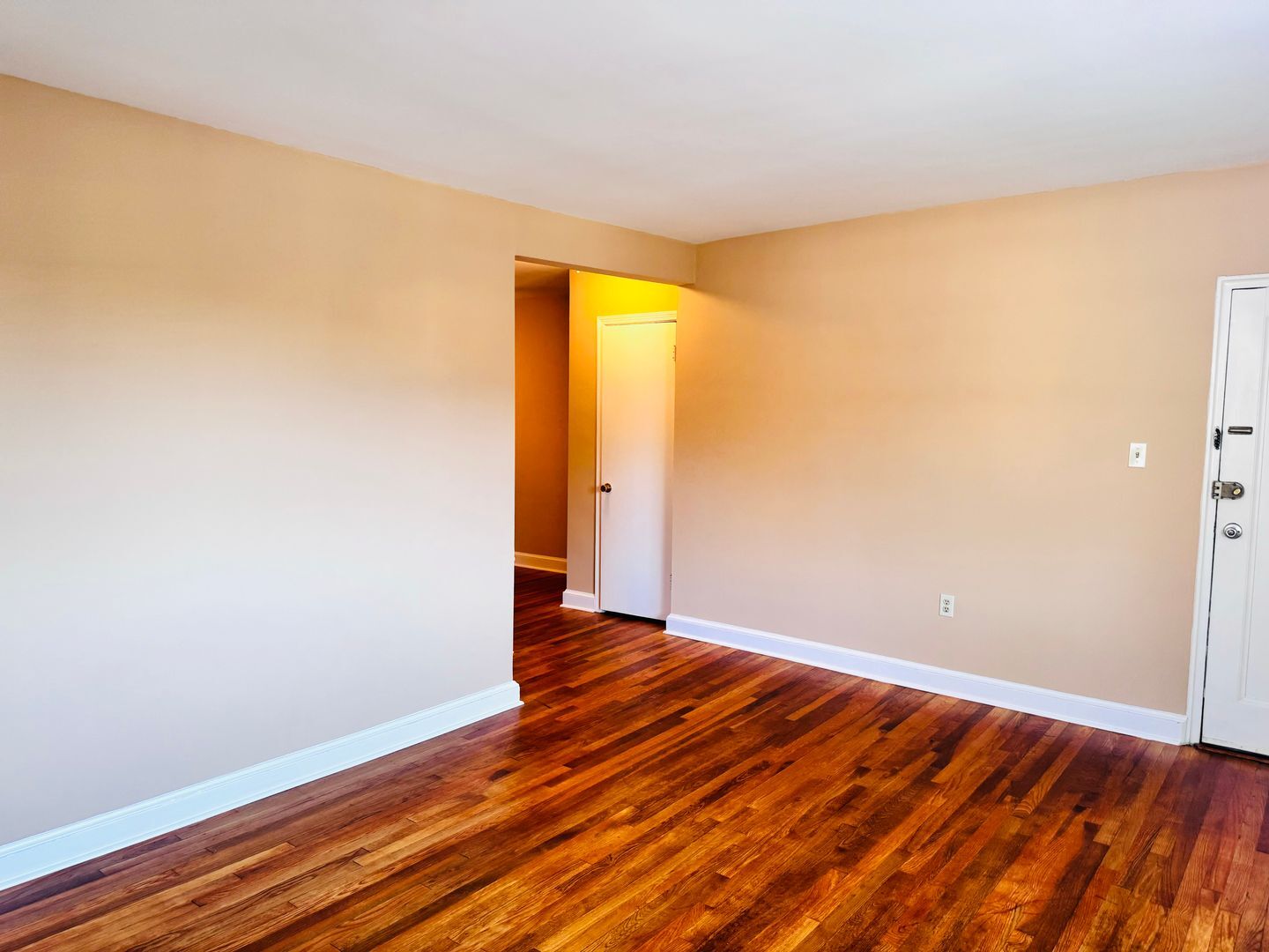 Building Photo - 8805 Plymouth St