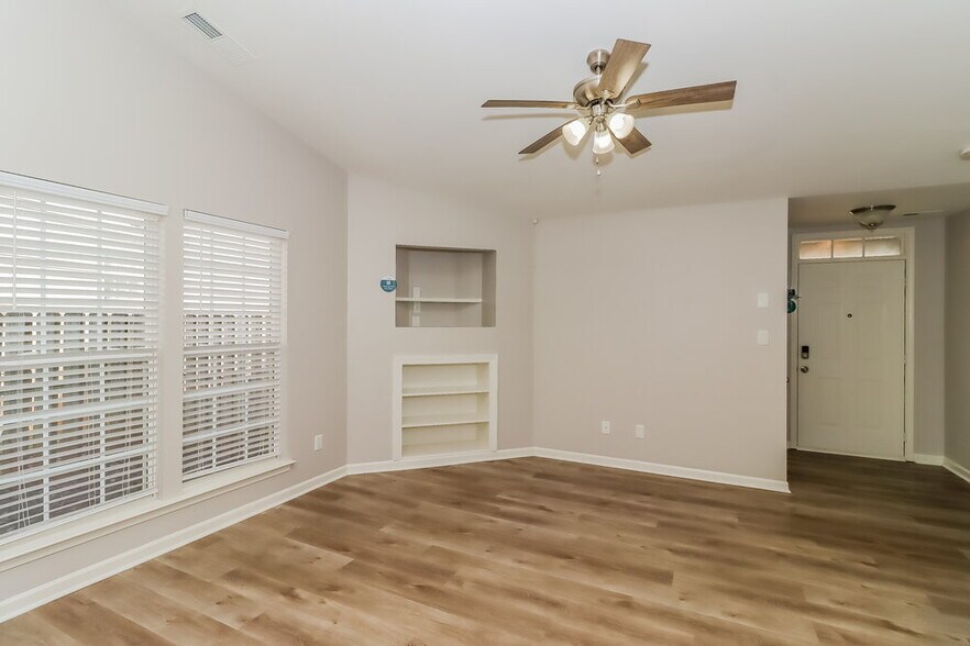 Building Photo - 3002 Salmon River Dr