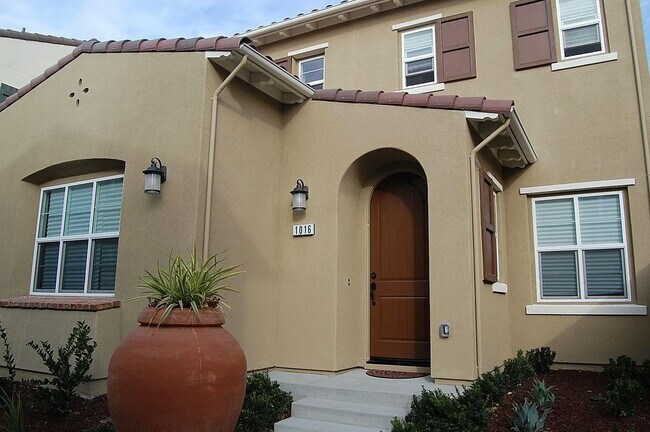Building Photo - 1016 Applewood Dr