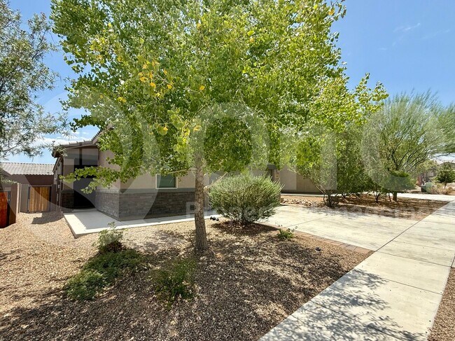 Building Photo - 981 W Calle Nimbo