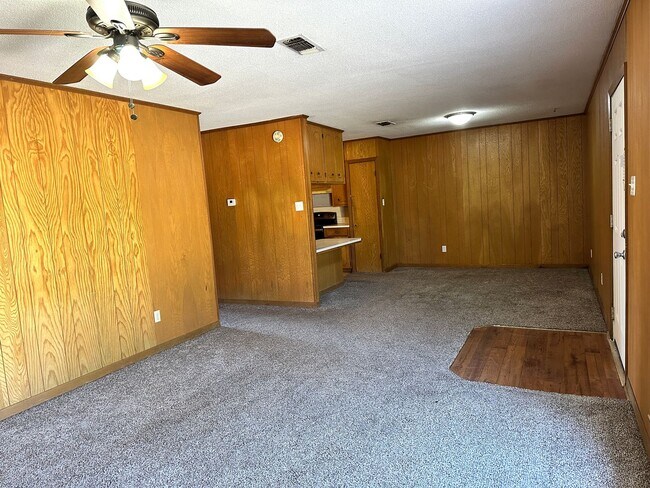 Building Photo - 706 Manson St