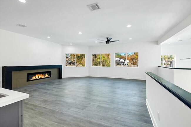 Building Photo - 12564 Memorial Dr