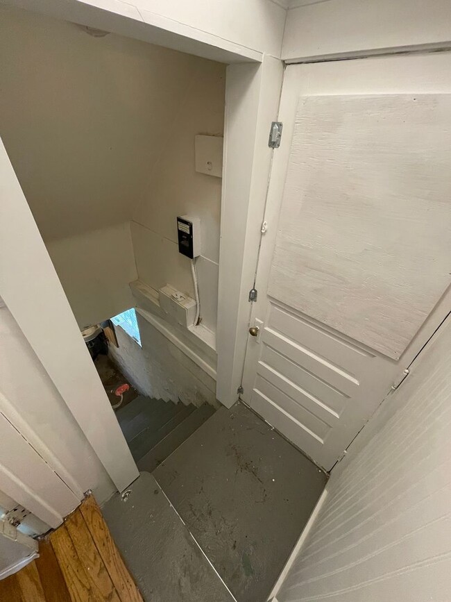 Building Photo - Charming Bungalow