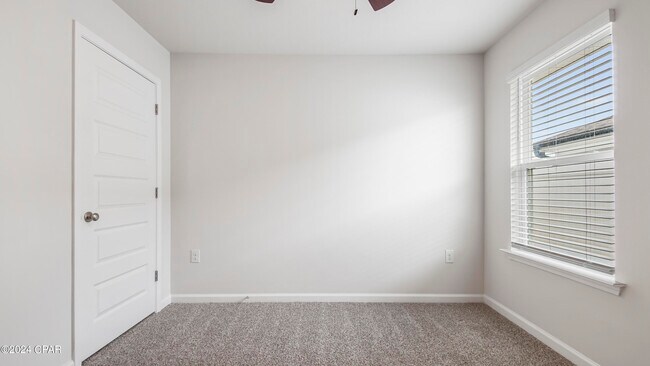 Building Photo - 5037 Rivergrass Dr