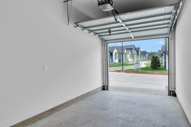 Building Photo - 1411B Provident Dr