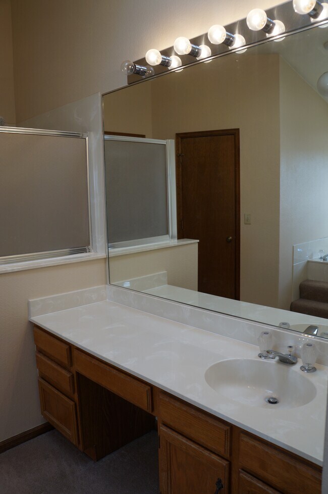 Building Photo - 7565 Hickorywood Dr