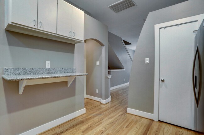 Building Photo - 7650 Springhill St