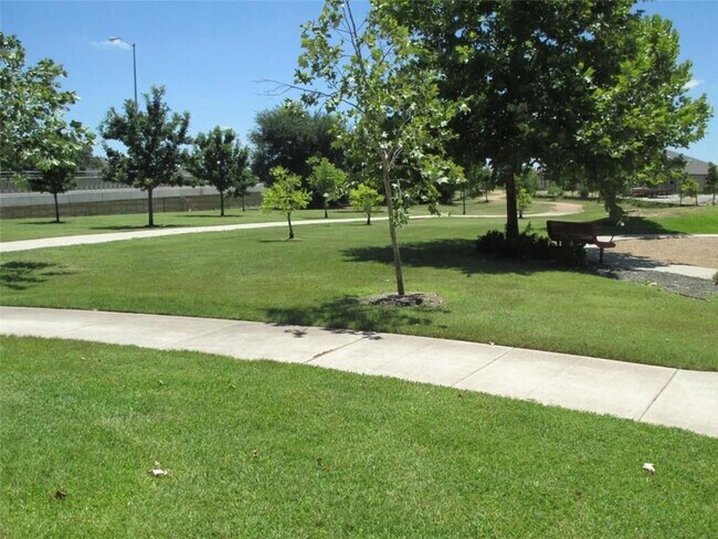 Building Photo - 1704 Willow Vista