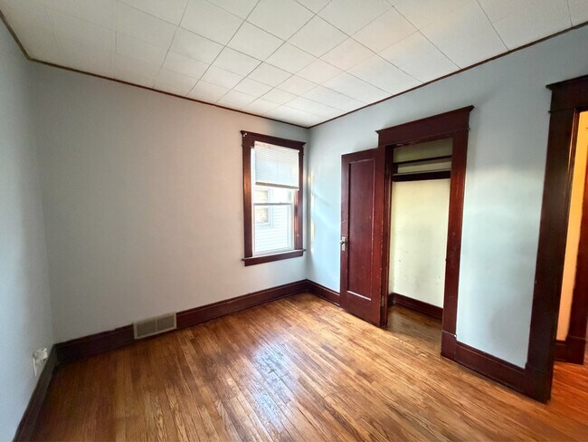 Building Photo - 418 Colvin Ave