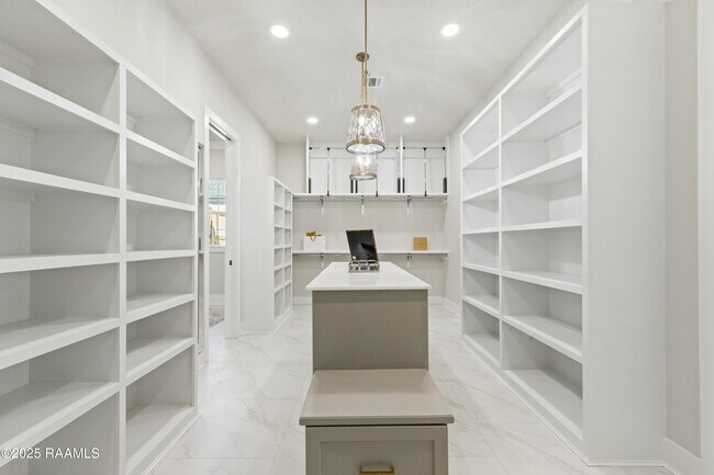 Building Photo - 109 Trailing Oaks Dr