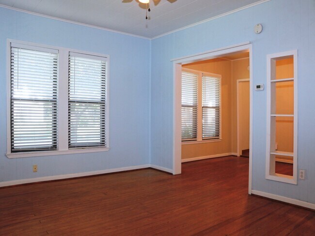 Building Photo - 103 6th St