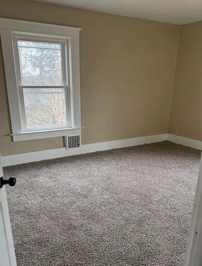 Building Photo - 2 Bdrm 1 Bath House