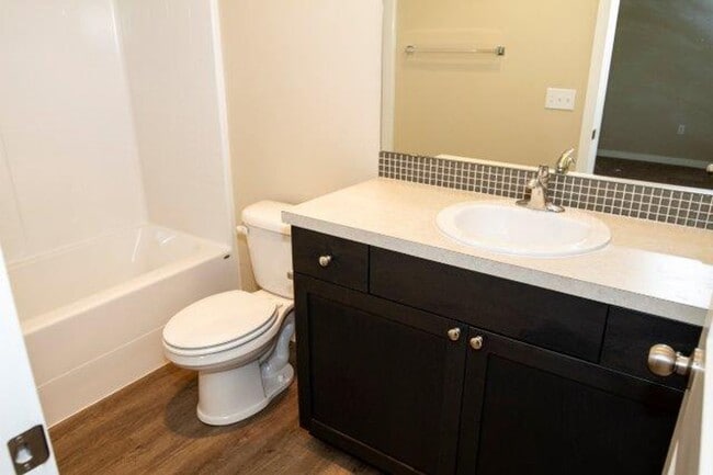 Building Photo - 3 Bedroom 2.5 Bath Duplex with 2 Car Garage. Just Reduced, Apply Today!!