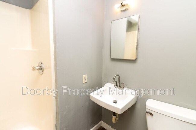 Building Photo - 1202 Duncan Ave