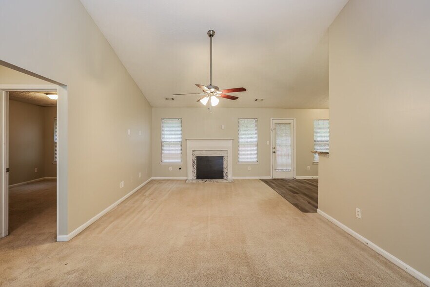Building Photo - 909 Shadow Lake Dr