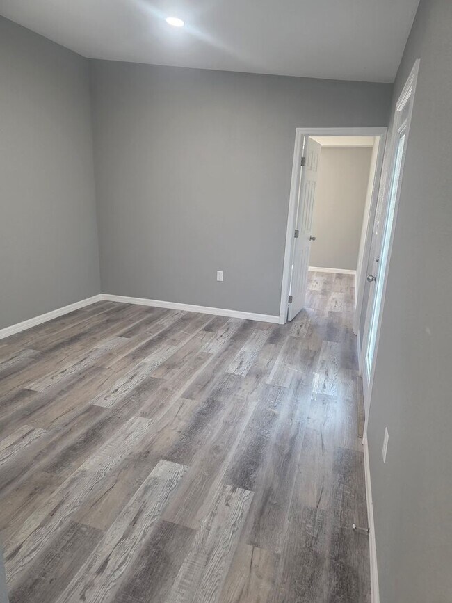 Building Photo - Updated 3 bedroom 2 bath Home for rent