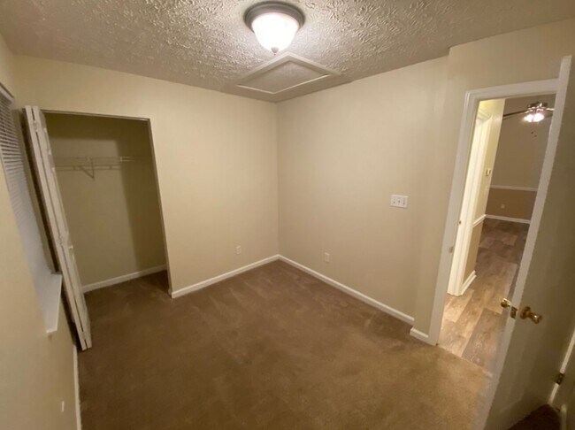 Building Photo - Wonderful 3 Bedroom Raleigh Ranch Home