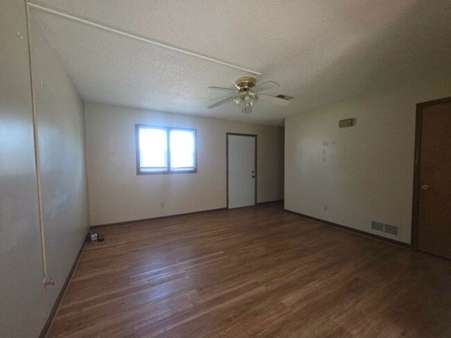 Building Photo - 1379 Parkside Dr