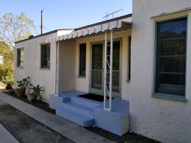 Side patio off dining room - 634 N Naomi St