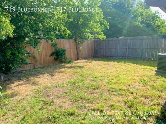 Building Photo - 719 Bluebonnet-717 Bluebonet