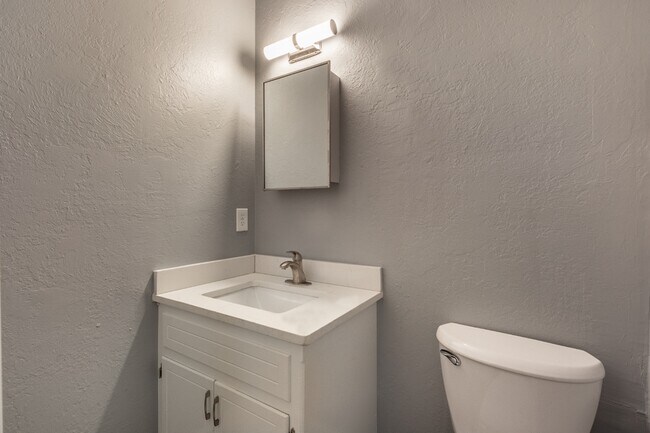 Building Photo - 13817 N Everest Ave