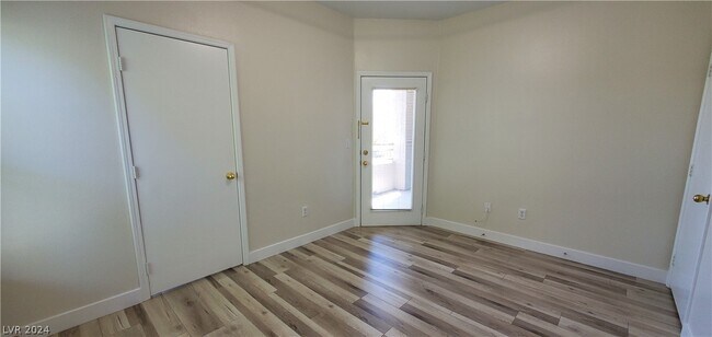 Building Photo - 8250 N Grand Canyon Dr