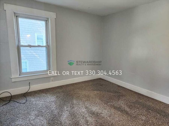 Building Photo - 461 Elson St