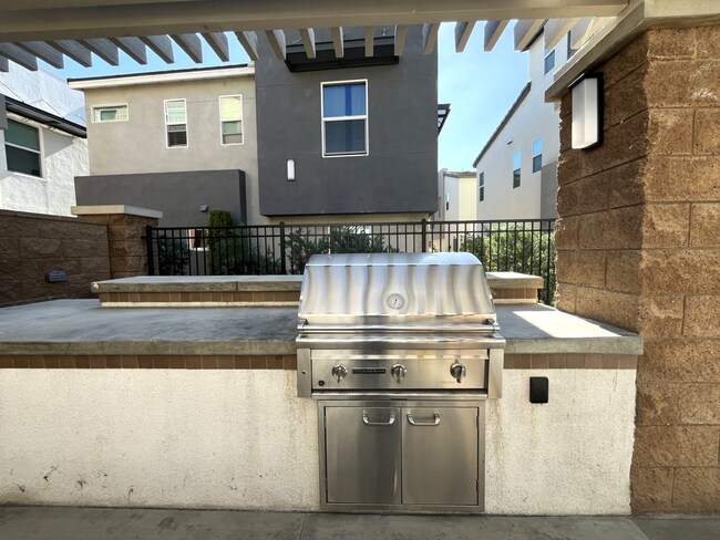 Building Photo - 3 bed, 2.5 bath located in Rancho Cucamonga!